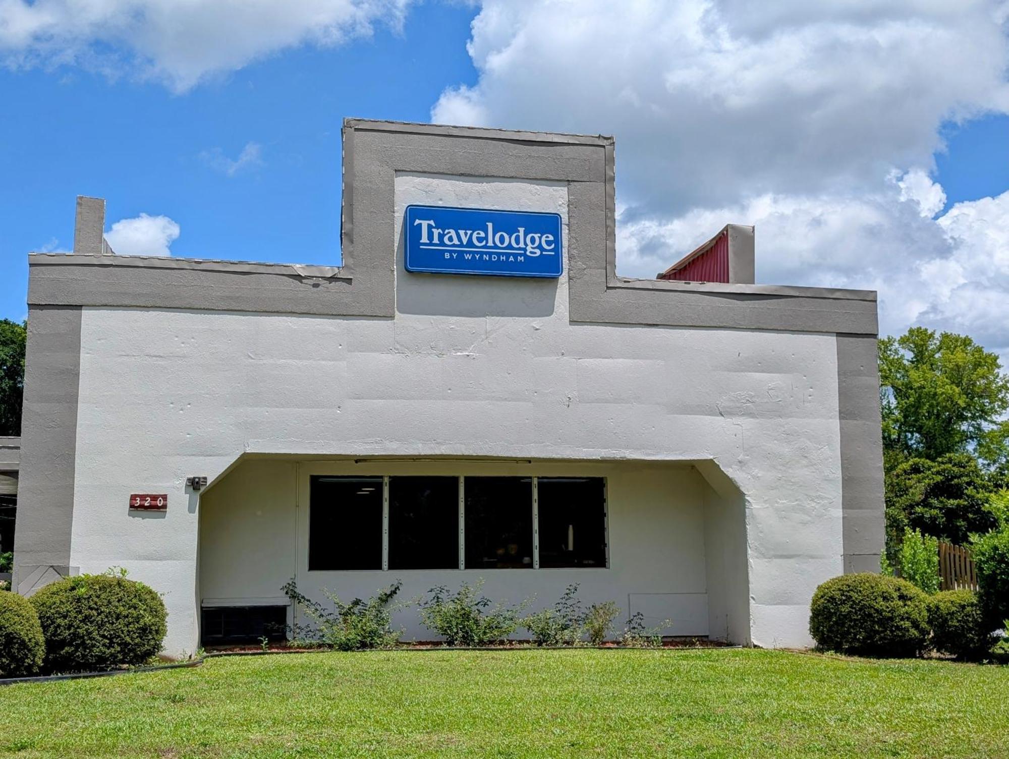 Travelodge By Wyndham Forsyth Exterior photo