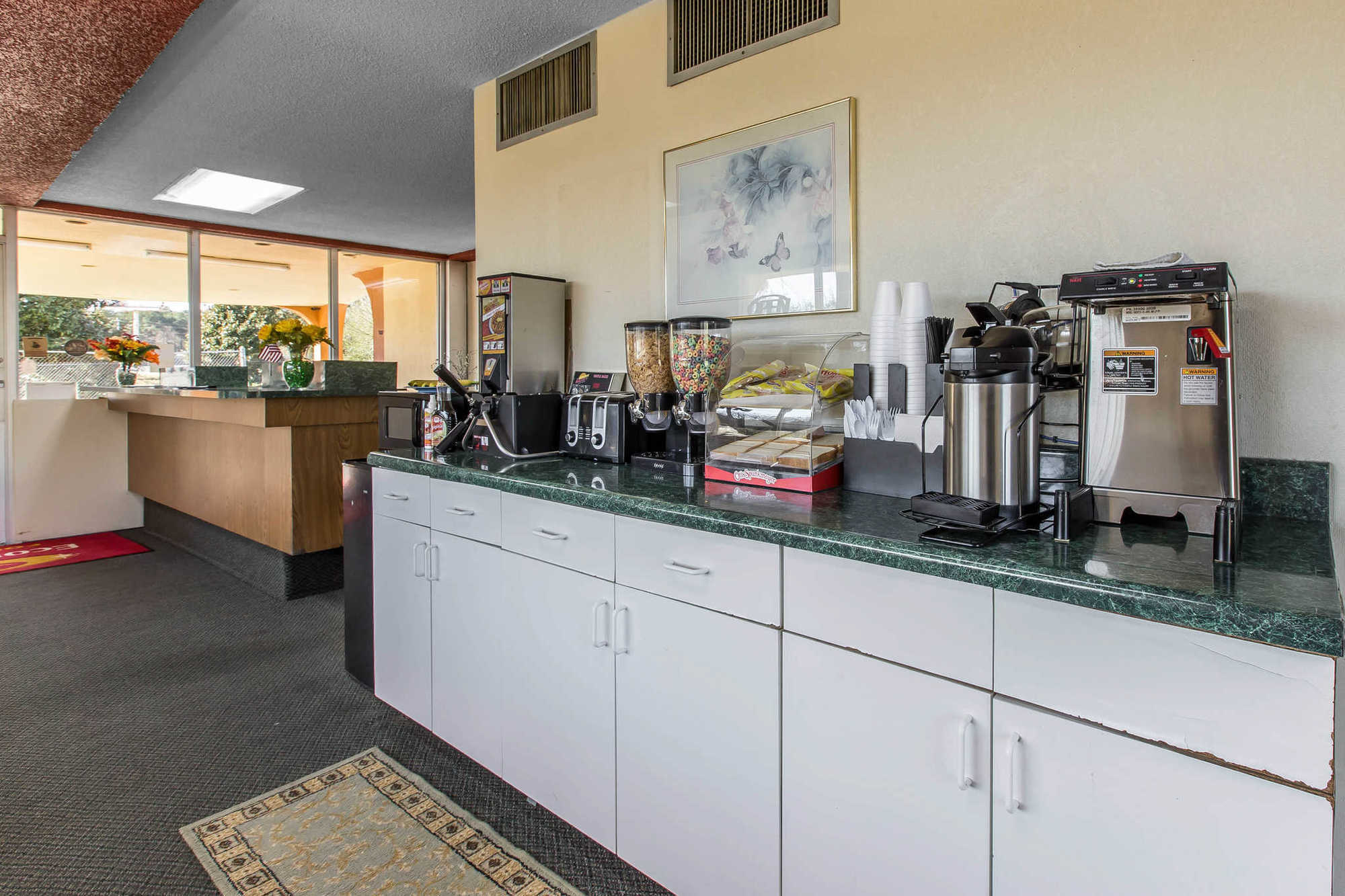 Travelodge By Wyndham Forsyth Facilities photo