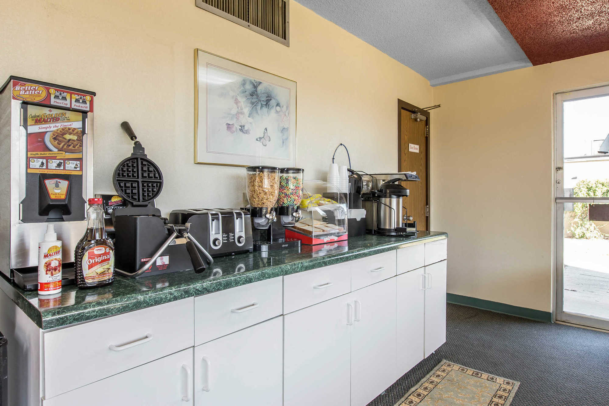 Travelodge By Wyndham Forsyth Facilities photo