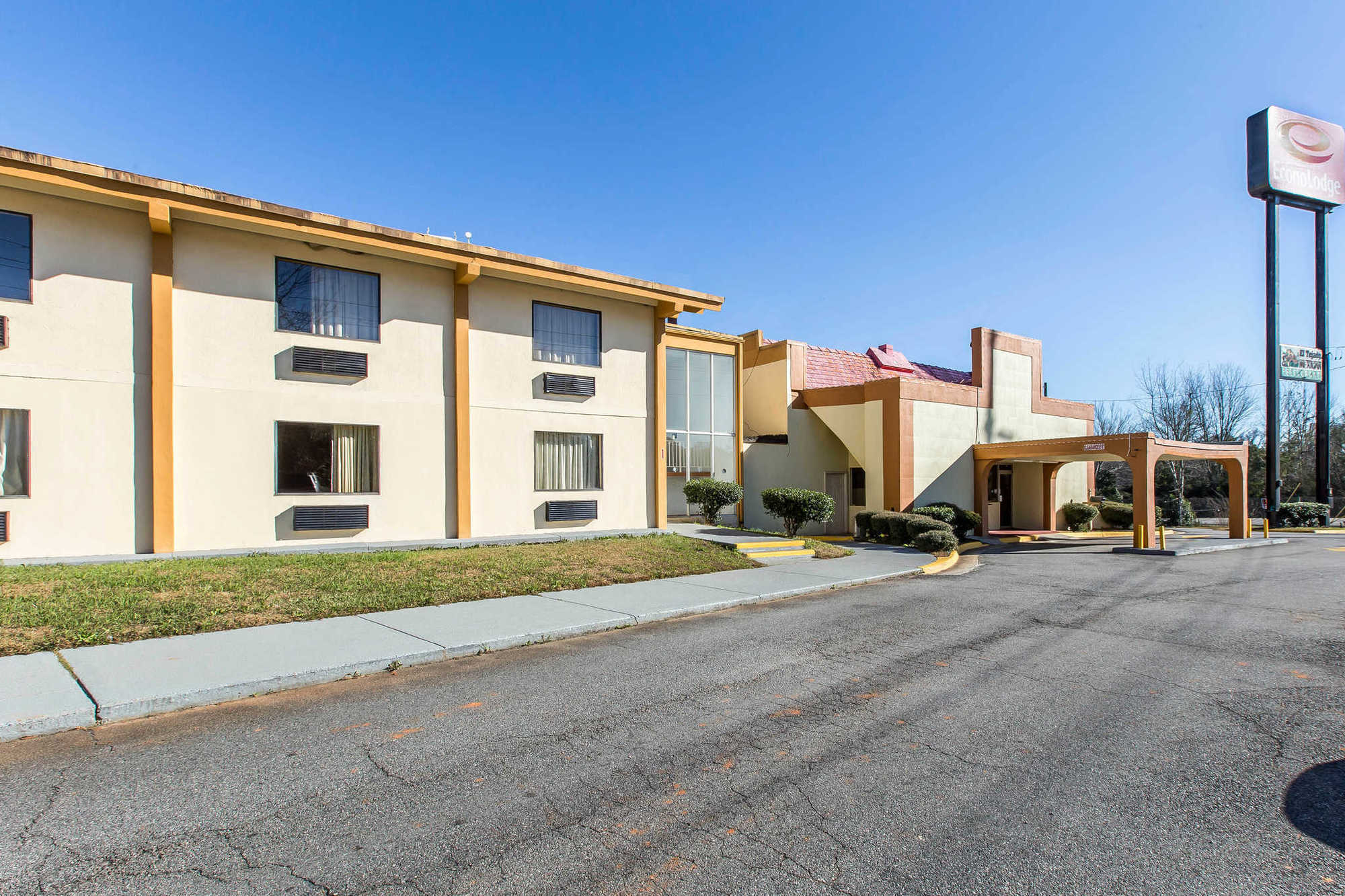 Travelodge By Wyndham Forsyth Exterior photo